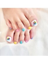 リッシュ トロワ(RICHE trois)/ライブネイルをフットで！