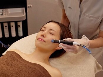 シーボン コンセプトショップの写真/米国で特許取得のピーリングマシン「ハイドラフェイシャル」で輝く水光肌