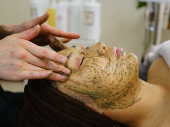 ユカリス(Yu.charis)/REVIハーブピーリング施術工程♪