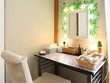 小顔矯正エステ プリュムレーヴの雰囲気（ヘアアイロン・ドライヤー完備。施術後もサッとお直しOKです）