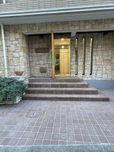 サロンドボーテ アグライア(Salon de beaute AGLAIA)/マンション入り口1