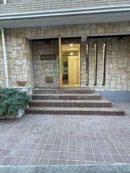 サロンドボーテ アグライア(Salon de beaute AGLAIA)/マンション入り口1