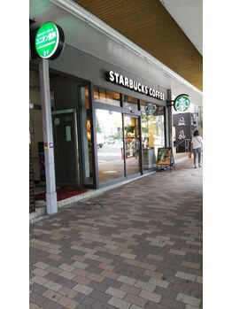 アンジェリーナ/サロンのビル1Fはスタバです！