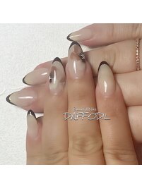 大人可愛いフラワーネイル
