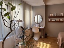 モーント 御堂筋店(Mond)の雰囲気(緑と木を基調とした落ち着きのある店内)
