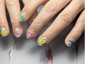 ネイルアンドアイラッシュアンドアロマ ピグレット(PIGLET)/