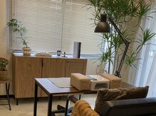 オテテ(otete.)の雰囲気（温かい光と緑が癒される落ち着いたプライベート空間。）