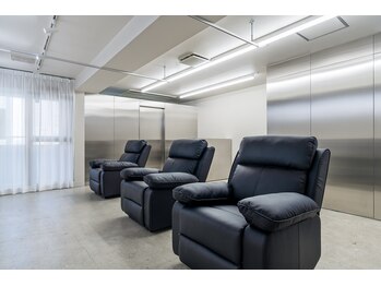 ザブロウ 新宿西口店(THE BROW)の写真/【メンズ眉専門店】眉毛で印象は変わる！プロのカウンセリングであなたに似合う眉へ【眉毛/メンズ/新宿】