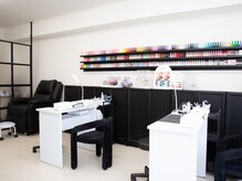 ビースタジオブランジュ(B STUDIO blange)の雰囲気（モノトーンを基調とした店内です♪豊富なカラーご用意[和歌山駅]）