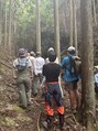 ニフ 新宿三丁目(nifu) 山守さんのガイドで山林を散策。