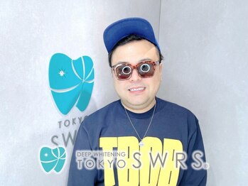 トウキョースワーズ 渋谷店(TOKYO SWRS)の写真/【M-1グランプリ王者】とろサーモン★久保田かずのぶ様★も、驚異のセルフホワイトニング効果に感動！