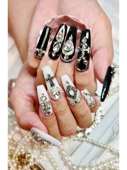 ネイルサロン ヴェルサイユ(Nail Salon Versailles)の写真/【姉ageha掲載】とにかくカラーが豊富で、パーツアレンジも大得意★[写真:ロングゴージャスアート¥14000]