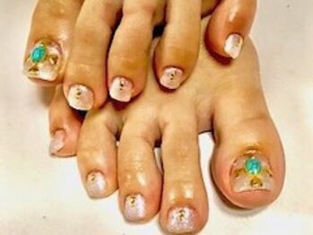 ミナネイル(mina-nail)/ストーンつけ放題コース￥5000