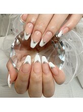 エミーネイル(Amie NAIL)/白フレンチ×シルバーブリオン