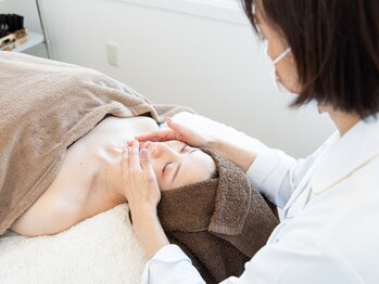 プレジールサロン 植田店(Plaisir salon)の写真/歴30年以上のエステティシャンがお肌の悩みに合わせてケア◎季節の変わり目でゆらいだ肌ケアに♪