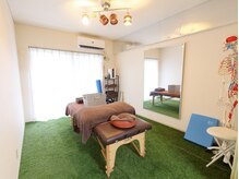 蕨のほぐしと整体やさんの雰囲気（施術スペースは広々とゆったり。）