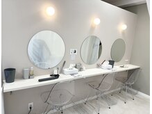 アンフルール 表参道店(Une fleur)の雰囲気（アメニティ充実♪ヘアアイロン、ヘアオイル、ブラシ、綿棒）