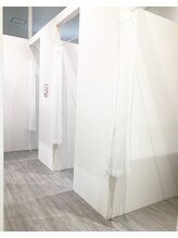 アイラッシュサロン ブラン イオンモール富士宮店(Eyelash Salon Blanc)/【店内通路】