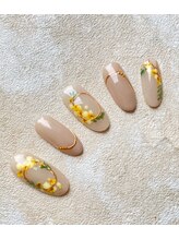 ラヴィネイル(La Vie Nail)/春/ミモザネイル/上品ネイル