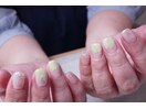 爽やか黄緑のニュアンスネイル