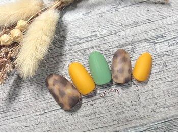 エストリブレ(estLivre)/マットレオパードネイル