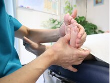 三上カイロプラクティック平塚整体院の雰囲気（女性に多い足のお悩みもお任せ下さい！テーピングなど致します★）