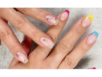 フェリシアネイル(FERECIA nail)の写真/【大人上品がテーマのネイルを】豊富なパーツはもちろん、上品で洗練されたデザインで魅力的な指先に。