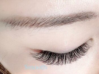 スムース(Smooth)の写真/【派手より上質。大人のまつ毛はLEDで決まり。】年齢と共に細く弱くなるまつ毛にも優しいLEDエクステを採用
