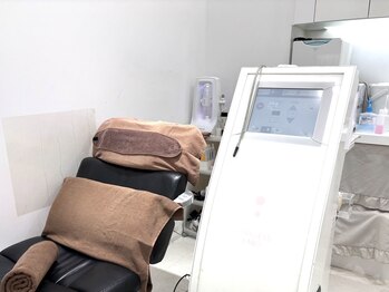 ポアレスラボ 新宿マルイ本館店/店内は明るく清潔感のある空間