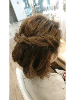 プリンセスアッシュ 阪急三番街店(Princess Ash)/ヘアアレンジ・ハーフアップ