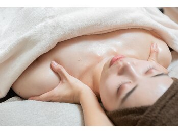 チル アウト(CHILL OUT)/デコルテマッサージ