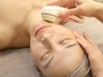 サロンモリ(Mori)の写真/【美しく引き締まった小顔に♪】高周波×セルキュアでデコルテからケア♪リンパの詰まりをほぐします♪