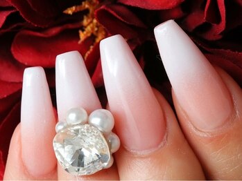 ネイルサロンラグジュアリー 梅田店(LUXURY)の写真/ちゅるんカラーも豊富！シンプルだからこそフォルムを重視致します！お仕事帰りも夜22時まで営業中♪