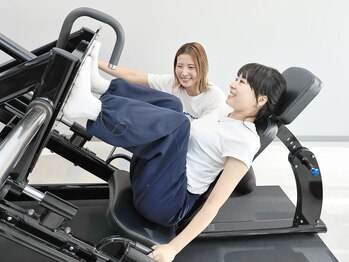 居留地フィットネス(居留地Fitness)の写真/ブーツやスカートが楽しみな秋。今から脚を引き締めて、自信の美脚でおしゃれを楽しみましょう！