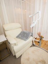 ホワイトニングショップ 桜木町店/リクライニングソファー使用 