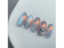 天然石などのニュアンスネイル、シンプルデザインもあります。