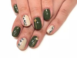 シックなカーキネイル