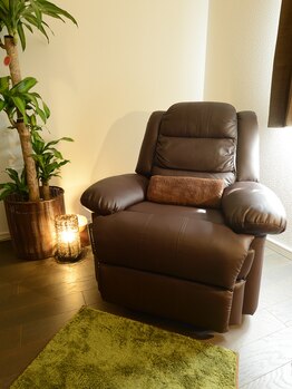 アロマ アンド ドライヘッドスパ 至福のひととき/リクライニングチェア