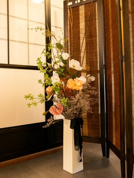 アオイ(Aoi)/入口のお花が変わりました♪