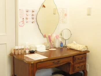 サロンドフルール/各お部屋もドレッサー完備