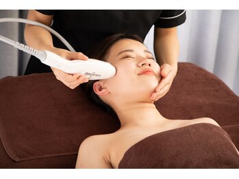 ラトゥリア(laturia)の写真/【大人の小顔対策に◎】新メニュー「小顔リフト」☆話題沸騰のレモンボトルorレッドショット＆RFサーマル