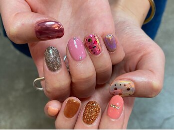 カーティシーネイルズ(curtisii NAILS)/色んなキラキラが光る