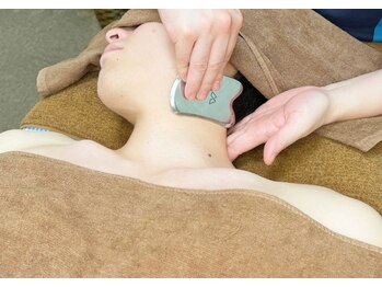 ほぐし手ただし手/首周りのリンパもスッキリ