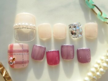 プラスネイル 武蔵小杉店(PLUS NAIL)の写真/可愛いフットデザイン豊富!毎月新作リリース!【触りたくなるすべすべかかと】になれる角質ケアメニューも◎
