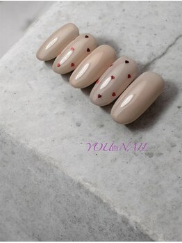 ユウネイル(YOU由NAIL)/上品ベージュ×極小レッドハート