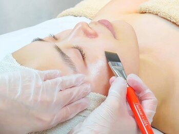 フローレ 平針店(Flore)の写真/韓国肌管理《ララピール》めくれ無し！お肌を育てることに特化した第4世代ピーリングで毛穴レスな素肌へ