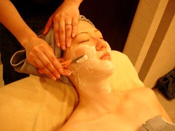 モルトンの写真/【シェービングでお肌のトーンUP♪理想の潤ツヤ肌へ☆】角質や産毛を取り除くことで美白効果◎