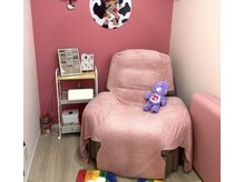 リクライニングでリラックスしながらフットの施術も可能です♪