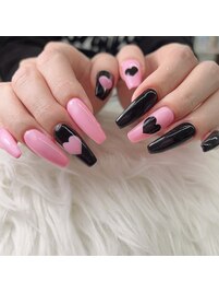 ピンク×ブラックのハートネイル