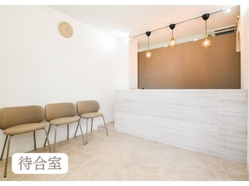 まろん鍼灸接骨院 立川店/待合室